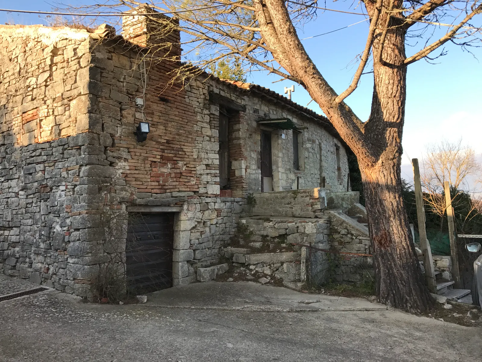 Casale dell'800 — Umbria — prima dell'intervento