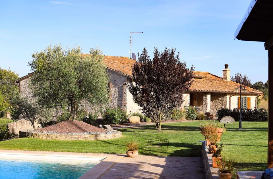 Casolare con piscina in muratura