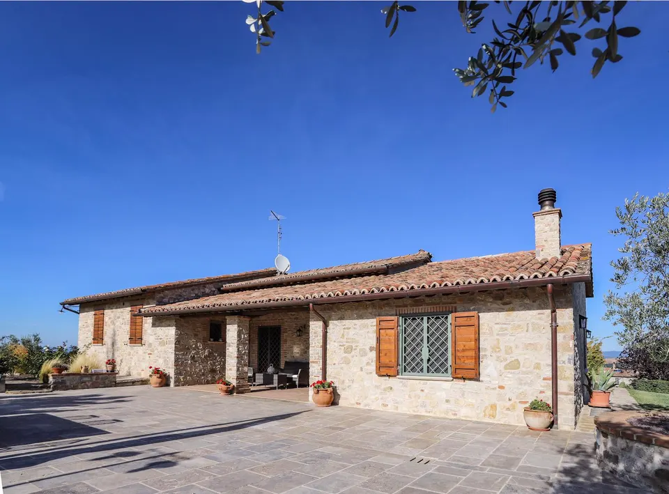 Casolare con piscina in muratura