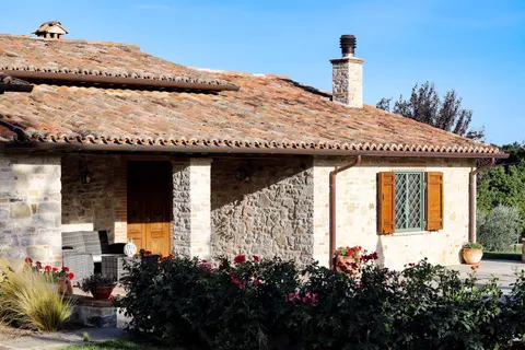 Casolare con piscina in muratura