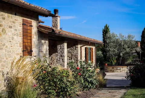 Casolare con piscina in muratura