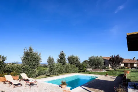 Casolare con piscina in muratura